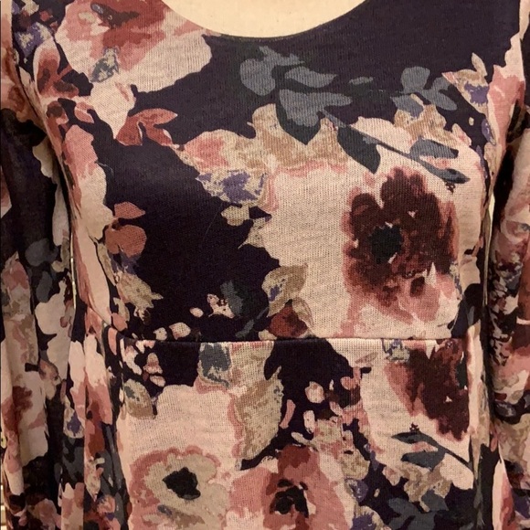 59. Cupio Hi Low Hem Blouse, Floral & Long Sle… - Picture 4 of 13